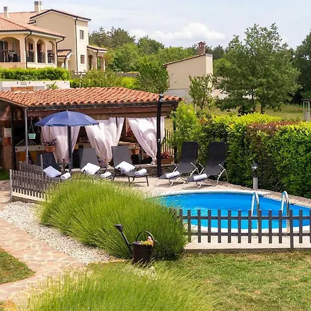 Casa Sara And Sascha Oprtalj